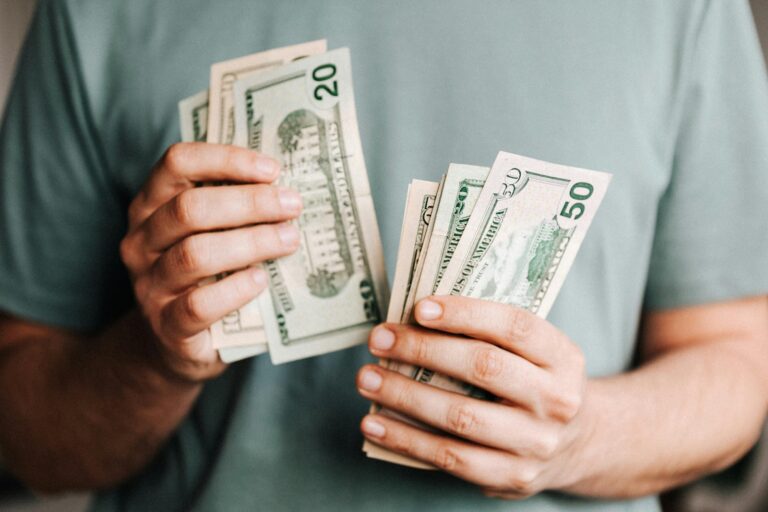 Tips Mengatur Gaji 5 Juta agar Cukup untuk Hidup dan Investasi